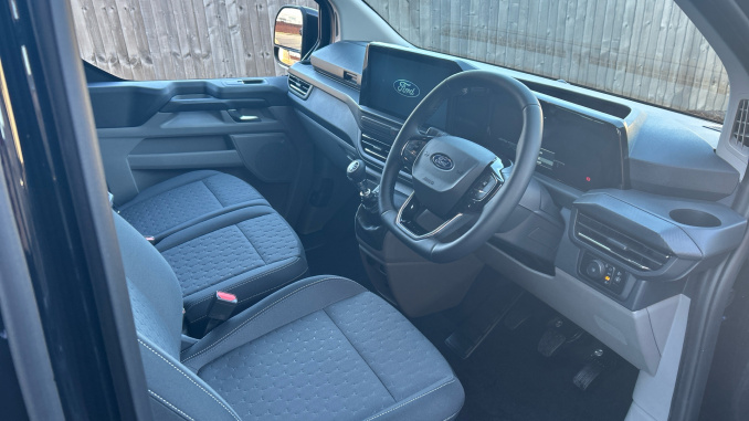 Ford Transit Custom 320 L1 Diesel Fwd 2.0 EcoBlue 150ps H1 Double Cab Van Limited - Image 6